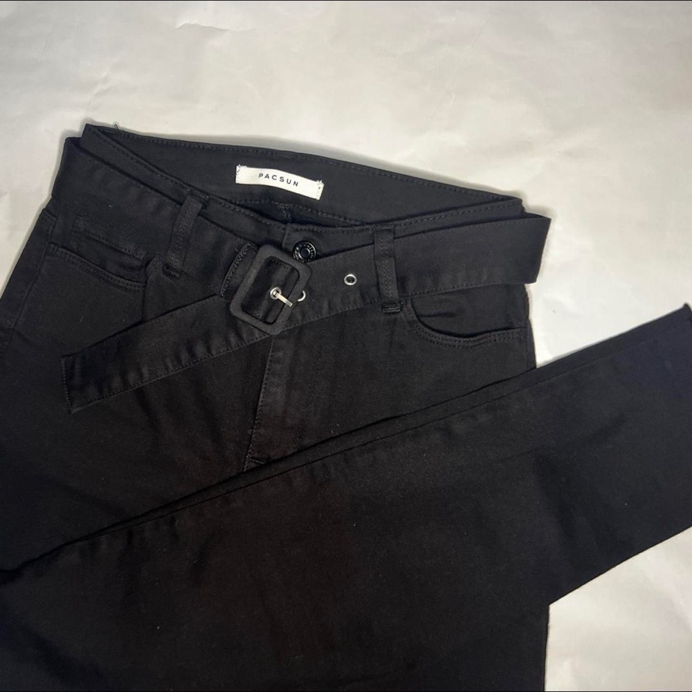 PACSUN BELTED HIGH-RISE JEANS